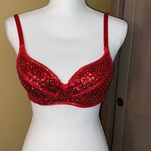 Belly dancing, burlesque, bra